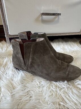 Pour La Victoire Suede Ankle Boot Size 8 Womens
